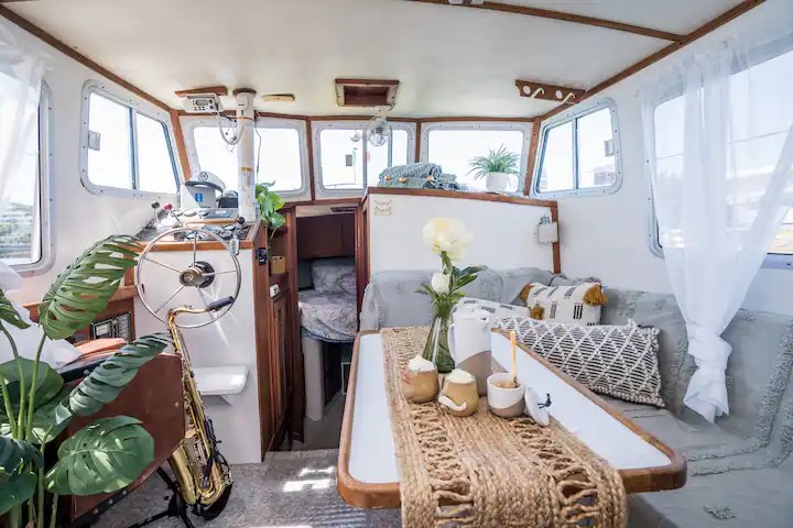Couples Yacht Charter Vancouver - Mystic Voyager - Image 3